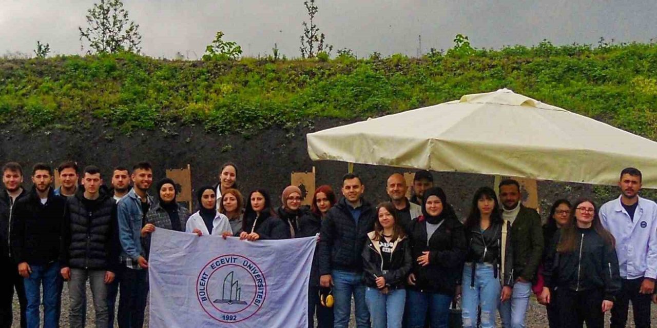 Üniversite öğrencileri hedefleri 12’den vurdular