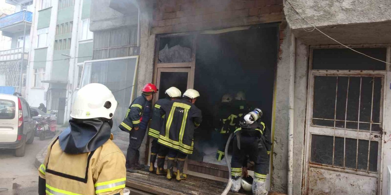 Tokat’ta depo yangını korkuttu