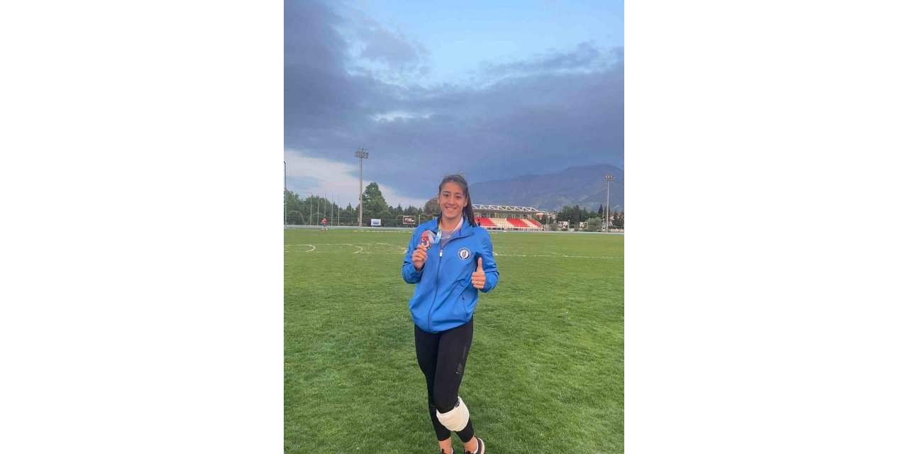 BARÜ’nün rekortmen sporcusu Mizgin Ay gururlandırdı