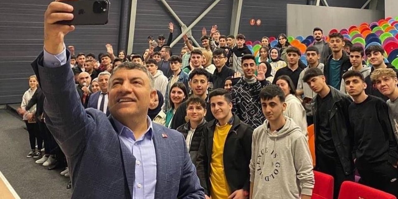Başkan Şayir’den öğrencilere: "Ben sizin abinizim"