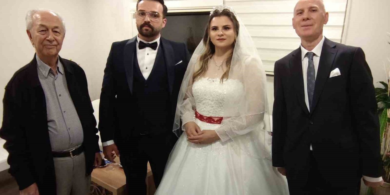 Anne babasının ardından 32 yıl sonra kızlarına da şahitlik yaptı