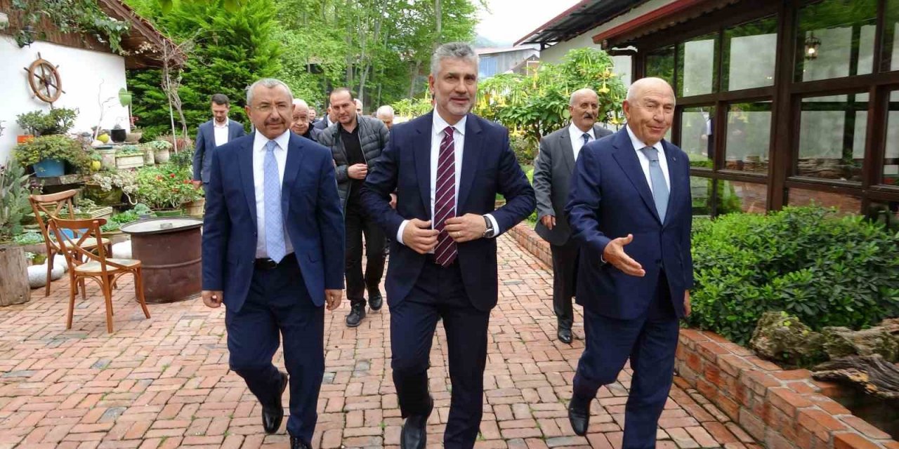 Nihat Özdemir: "Trabzonspor alnının akıyla şampiyonluğu kazandı"