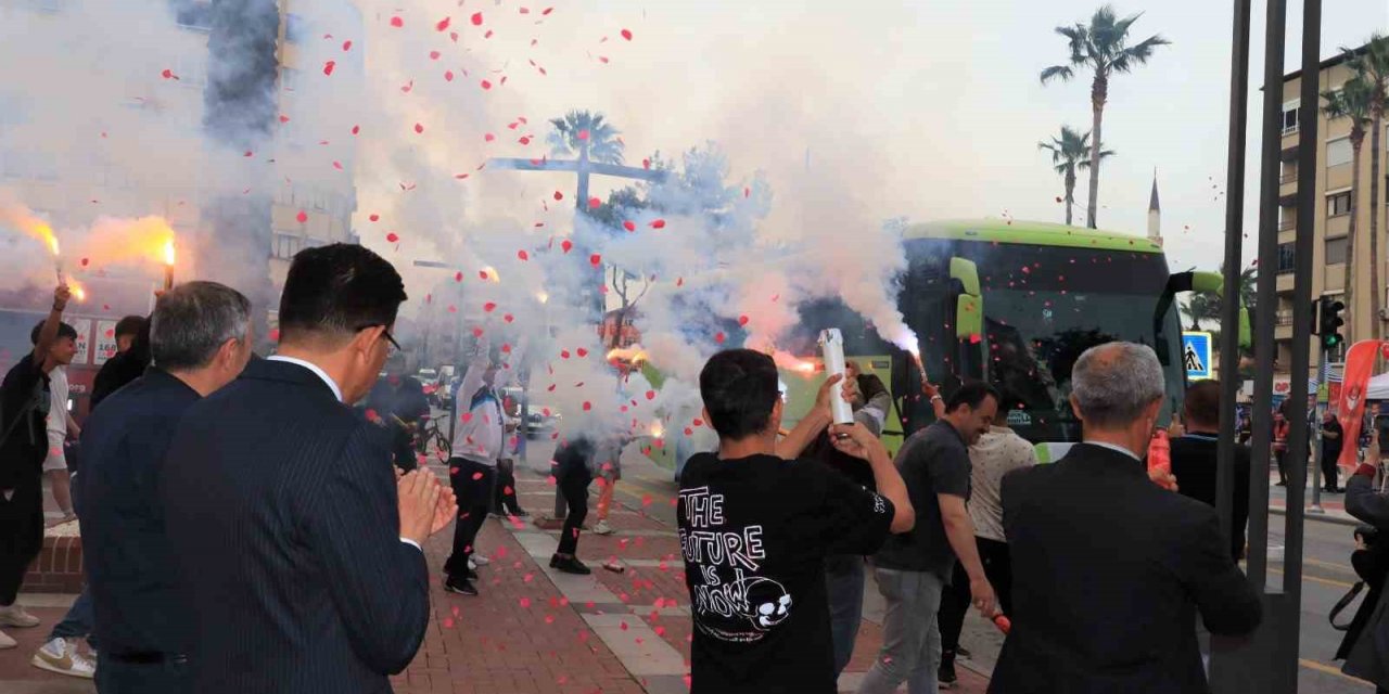 Nazilli Belediyespor U17 Takımı’na coşkulu karşılama