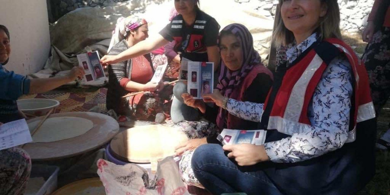 Jandarma Selatin Mahallesi’nde bilgilendirdi