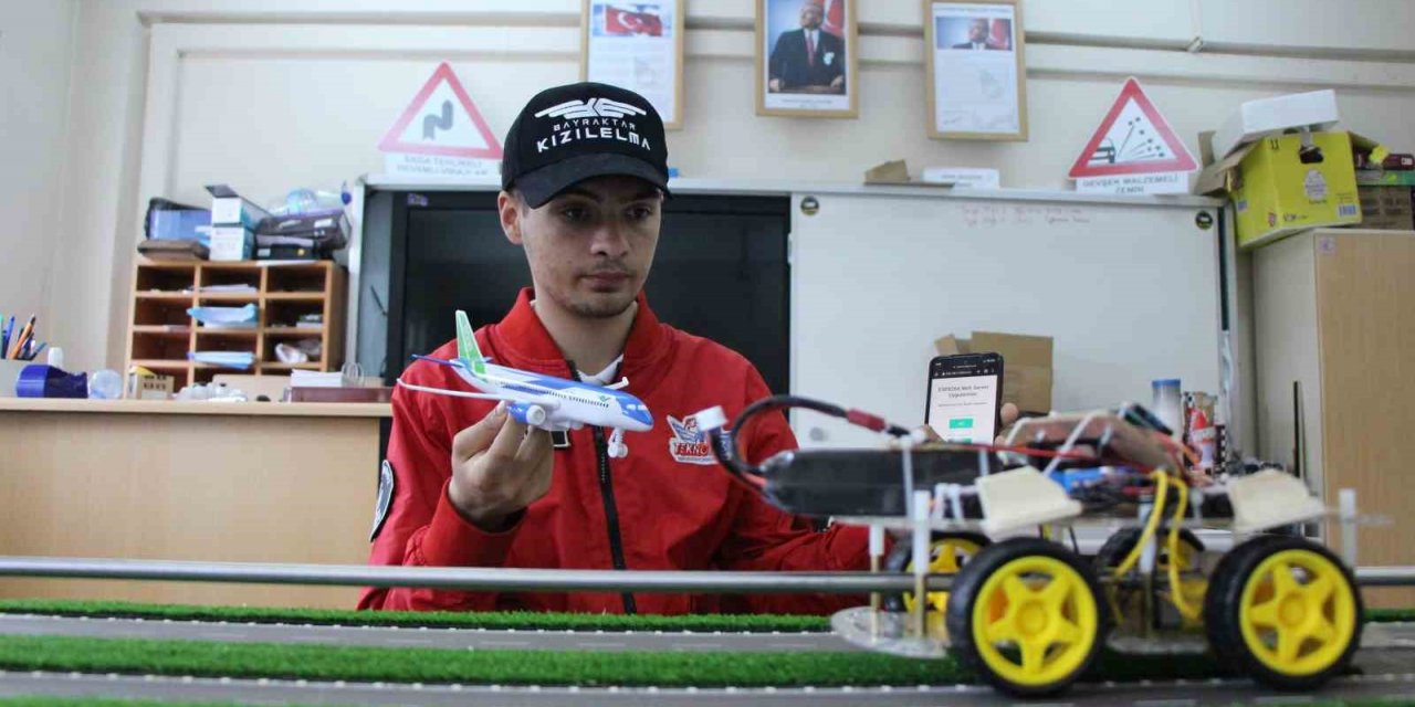 Liseli Melih uçaklar için insansız pist fren ölçüm projesi tasarladı