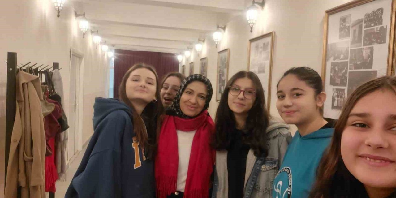 Ergeneli öğrenciler değerleri yaşatıyor