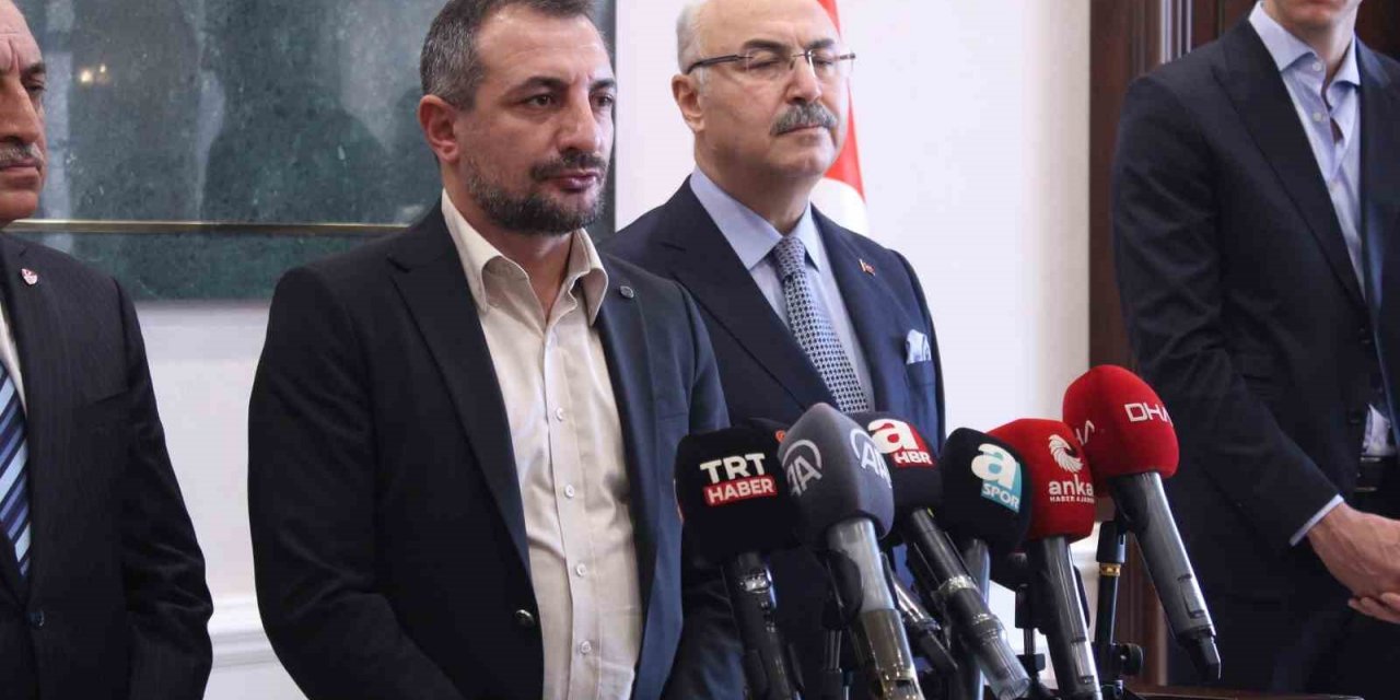 Altay Başkanı Ayhan Dündar: “Gemi limana yanaştı”