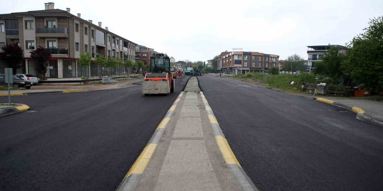 Bin 200 ton sıcak asfalt dökülen caddenin 300 metrelik kısım kullanımına açıldı