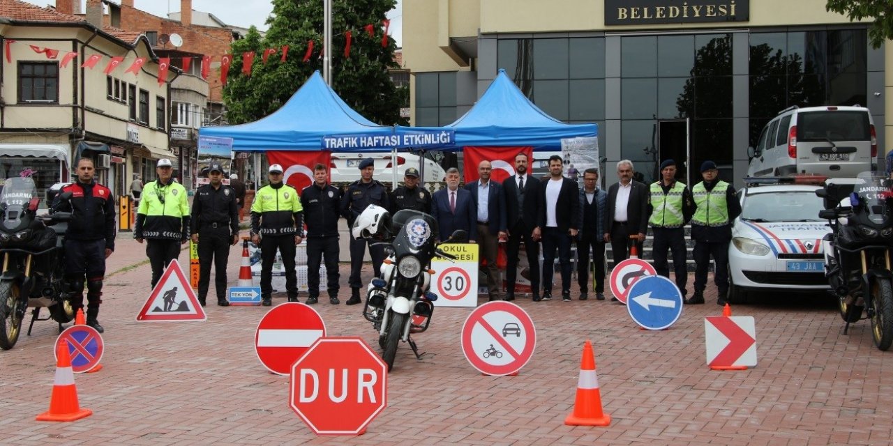 Tavşanlı’da trafik haftası çeşitli etkinliklerle devam ediyor