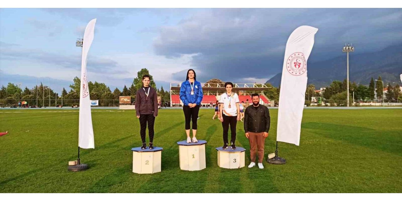 Hitit Üniversitesi öğrencileri madalyalarla döndü