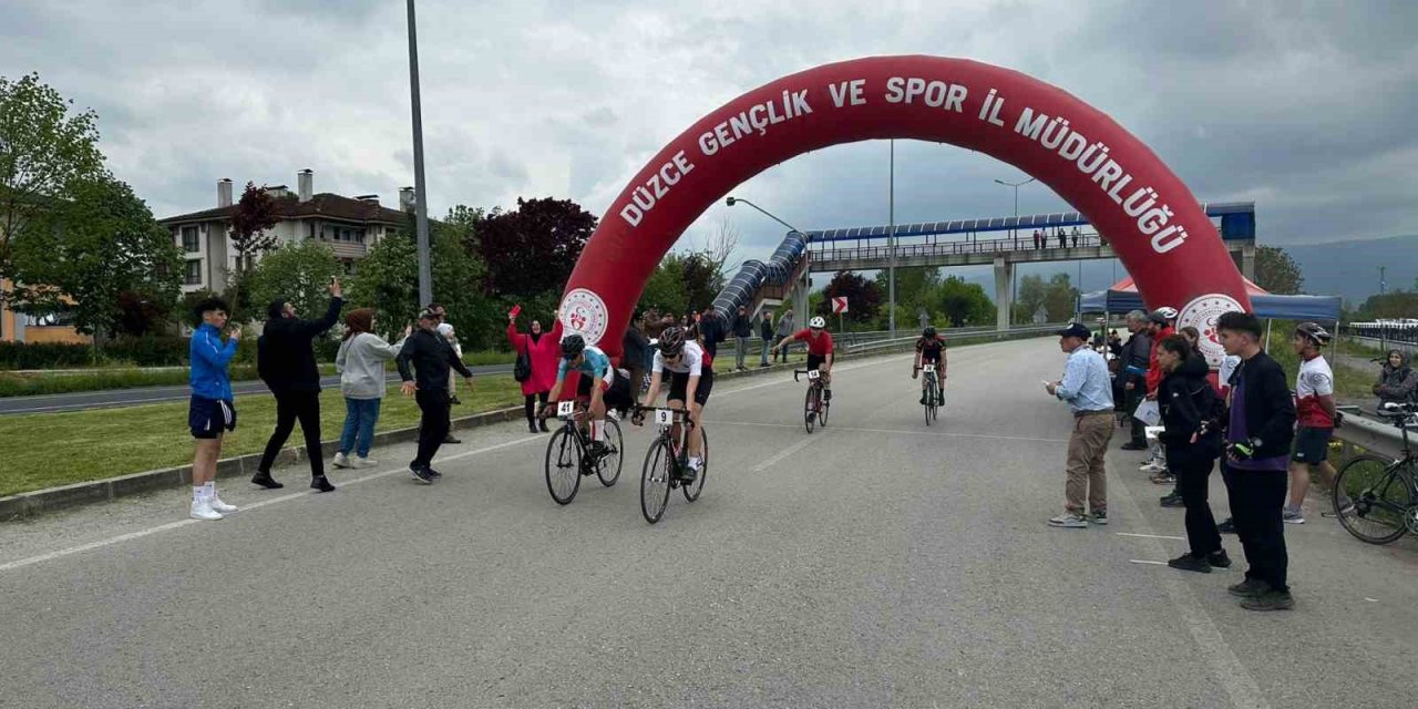 Pedallar madalya için döndü