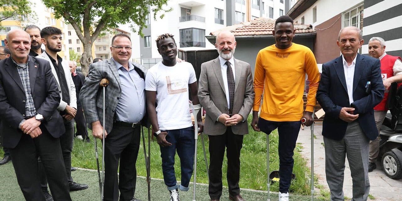 Başkan Çolakbayrakdar, engelliler haftasında gönüllere dokundu