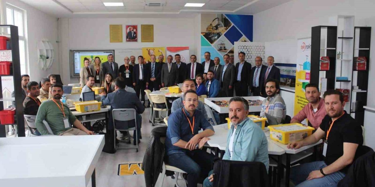 Afyonkarahisar’da STEM atölyesi açıldı