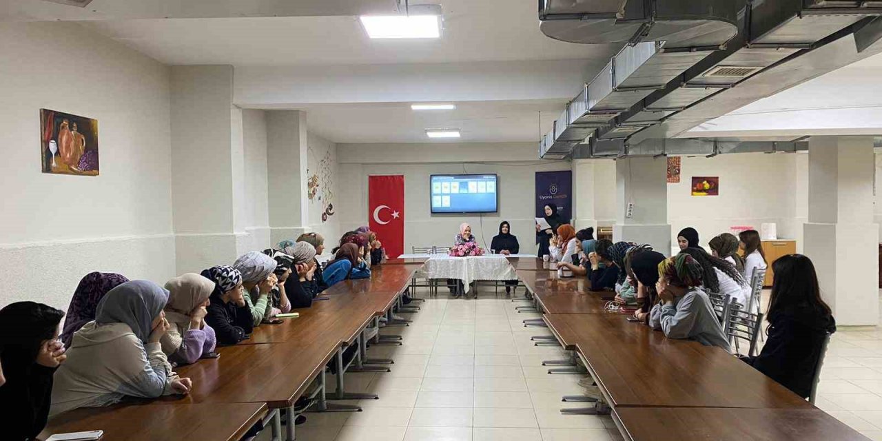 Öğrencilere meslek tanıtımı semineri düzenlendi