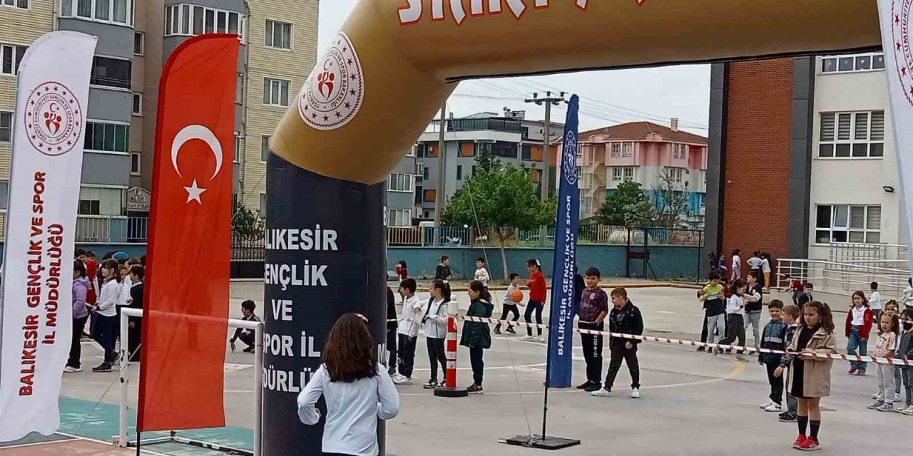 Balıkesir’de çocuk atletizm şenlikleri yapıldı