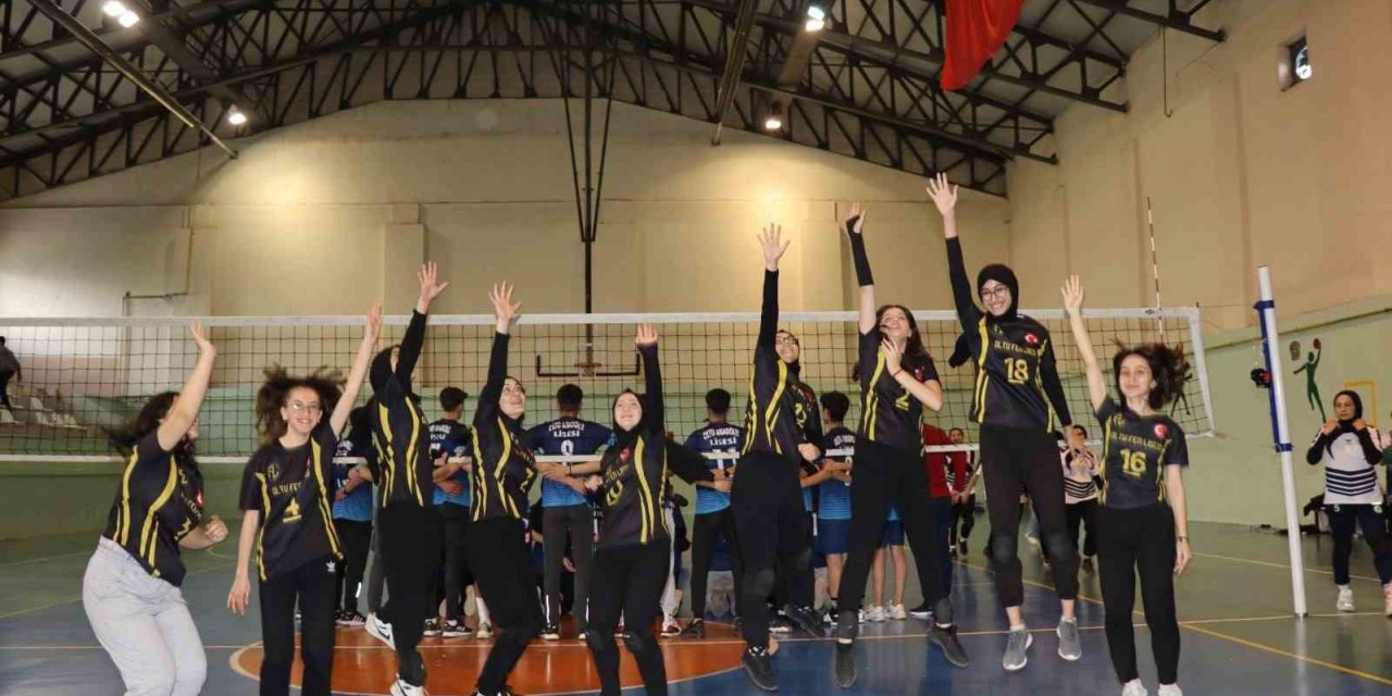 Oltu’da voleybol rüzgarı esti