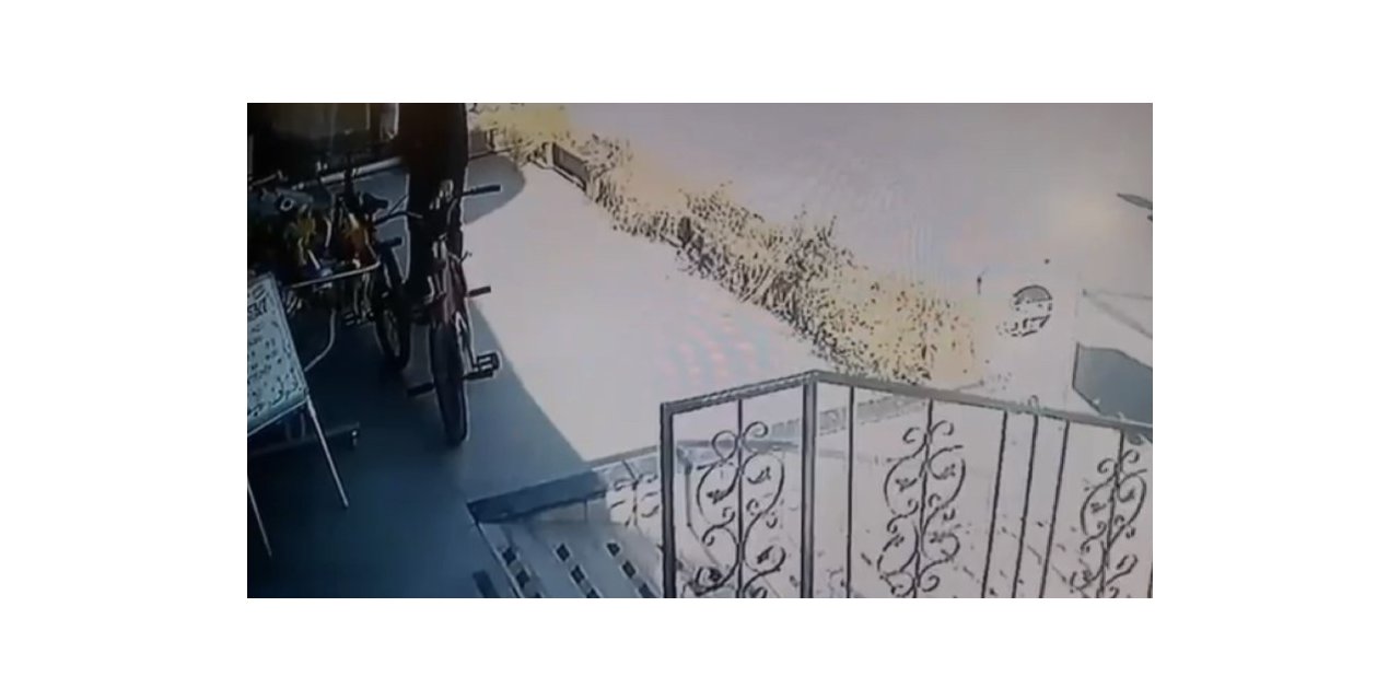 Bursa’da güpegündüz bisiklet hırsızlığı kamerada