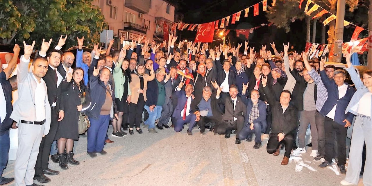 Denizli MHP’den miting gibi aday tanıtım toplantısı