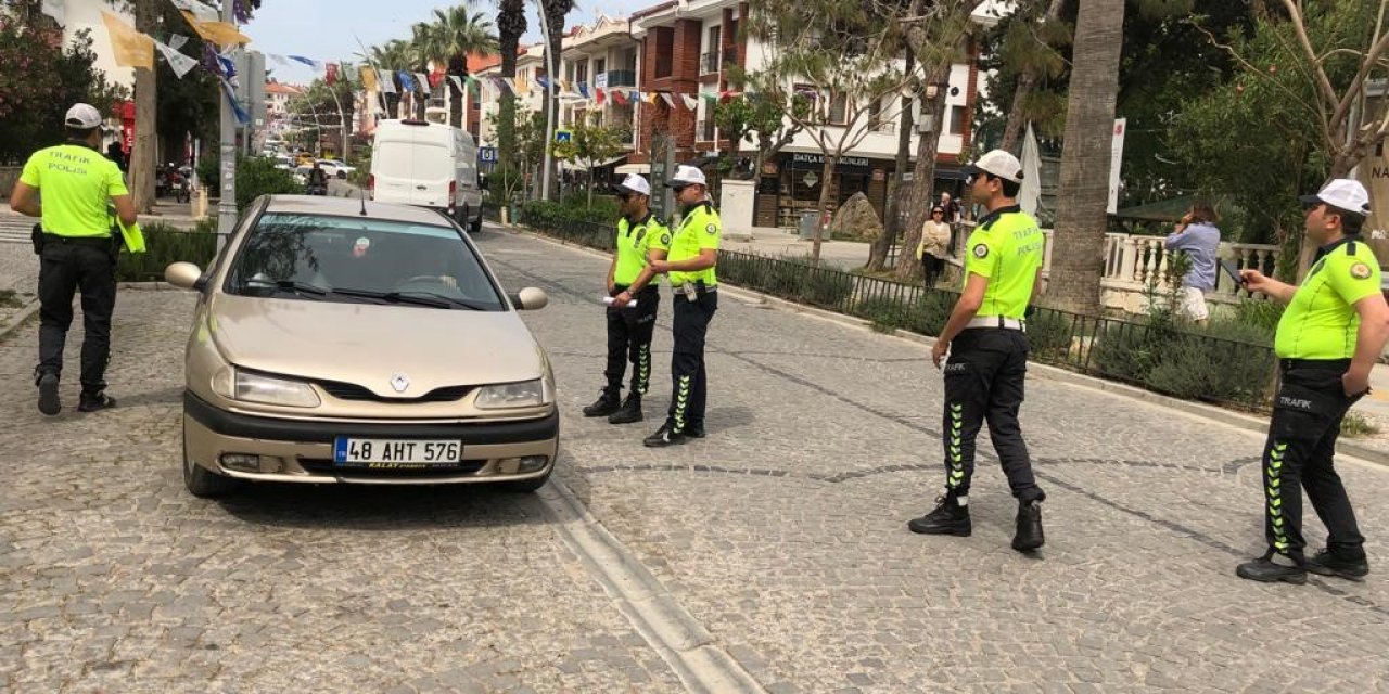 Datça’da sürücüler trafik kuralları hakkında bilgilendirildi
