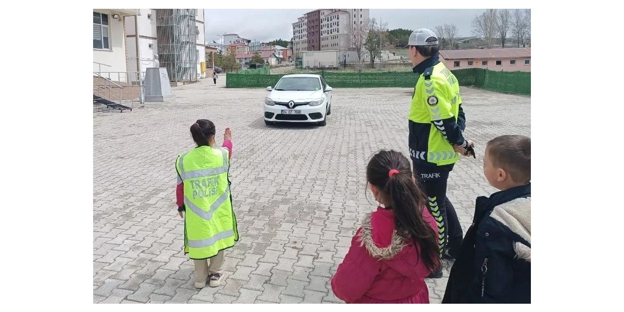 İlçelerde öğrencilere trafik güvenliği eğitimi verildi