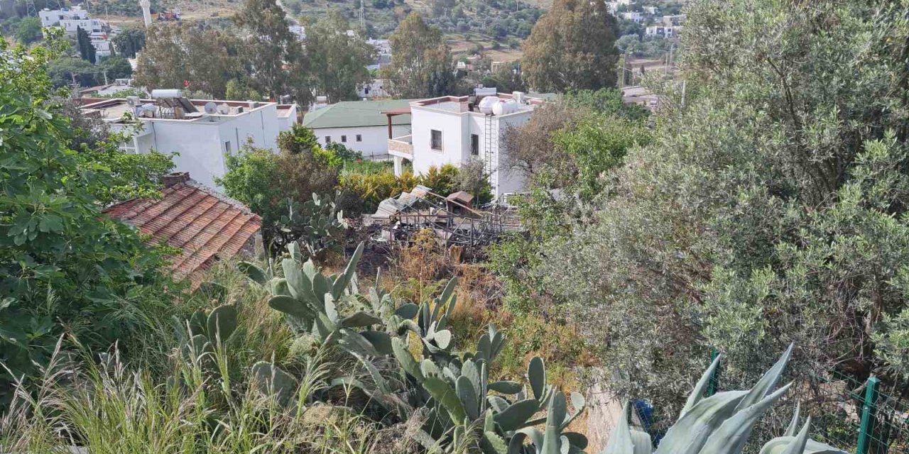 Karavanda yanarak can verdi