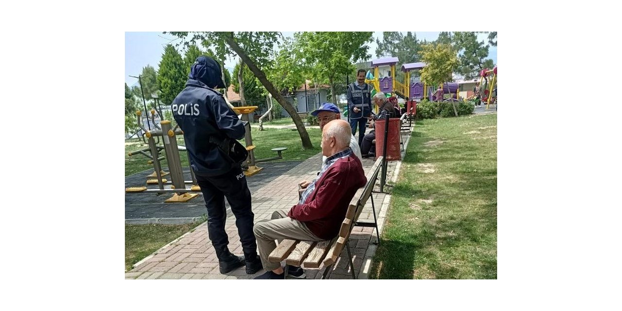 İzmir polisinin okul çevrelerindeki denetimleri sürüyor