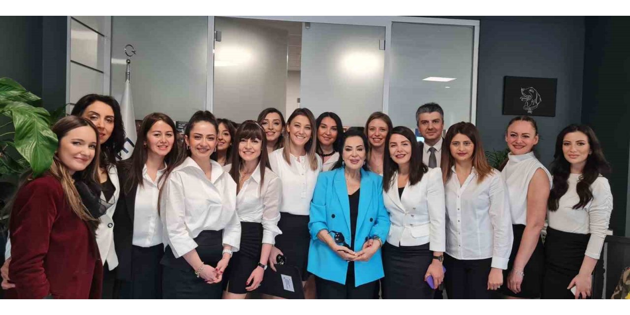 Türkan Şoray anneler günü söyleşisinde MBA Okulları öğrencileriyle buluştu