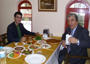 Kebap dediğin Urfa Lezzet’te yenir