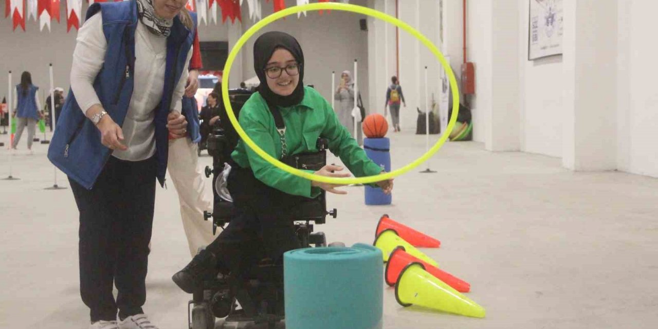 Elazığ’da engelli bireyler doyasıya eğlendi