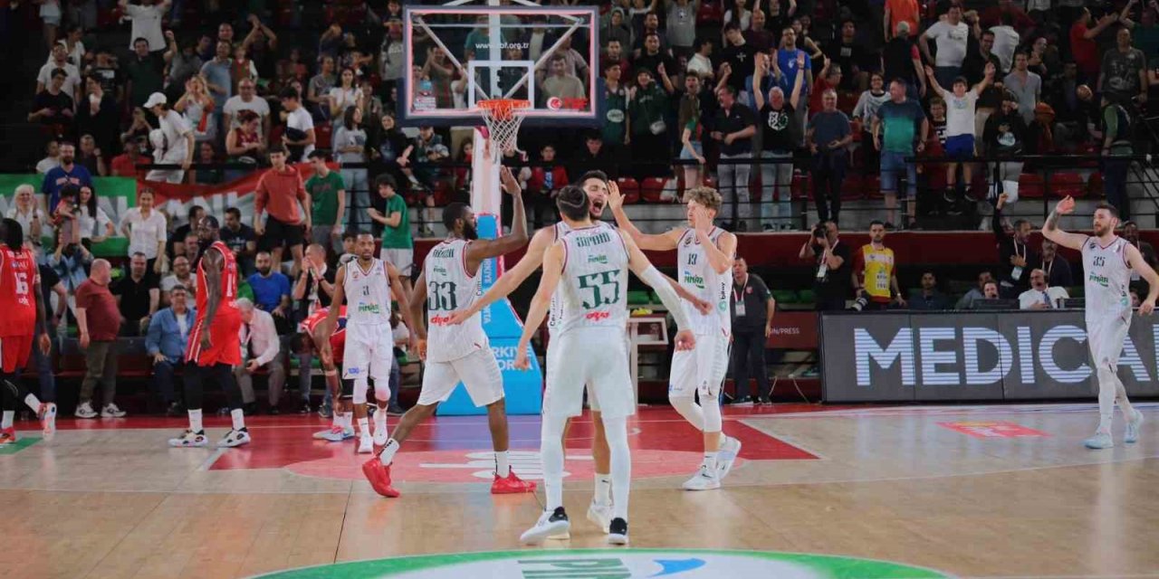 Pınar Karşıyaka, Büyükçekmece Basketbol deplasmanında