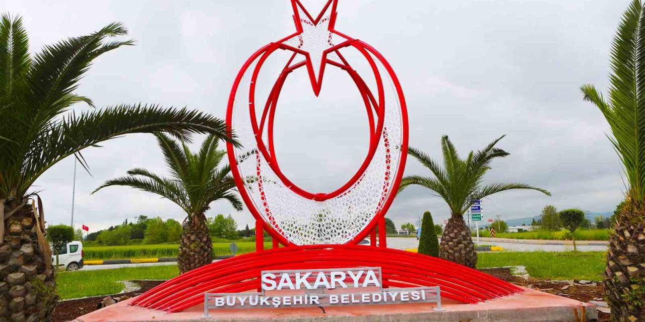 Sakarya’nın simge noktaları ay yıldızla süsleniyor