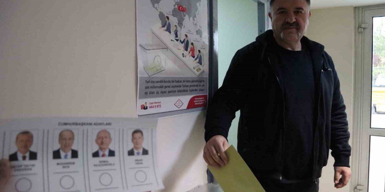 Havaalanında sandıklar doluyor