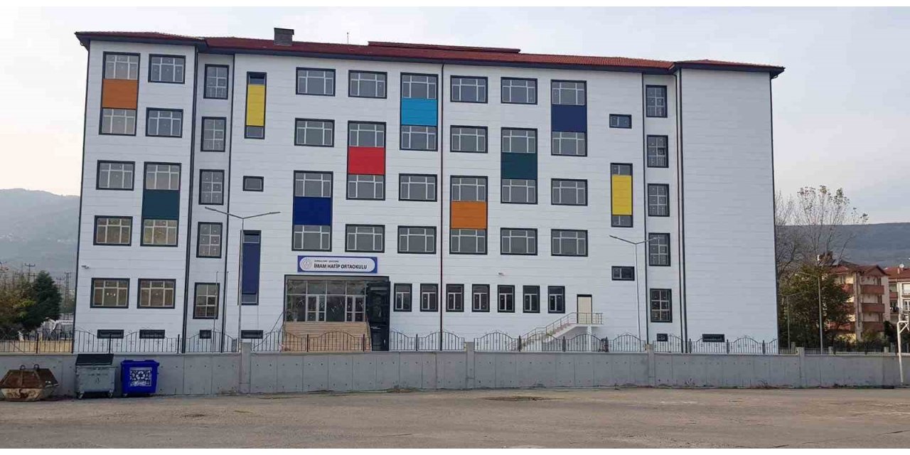 Okulun asansör halatı koptu, öğretmenler yaralandı