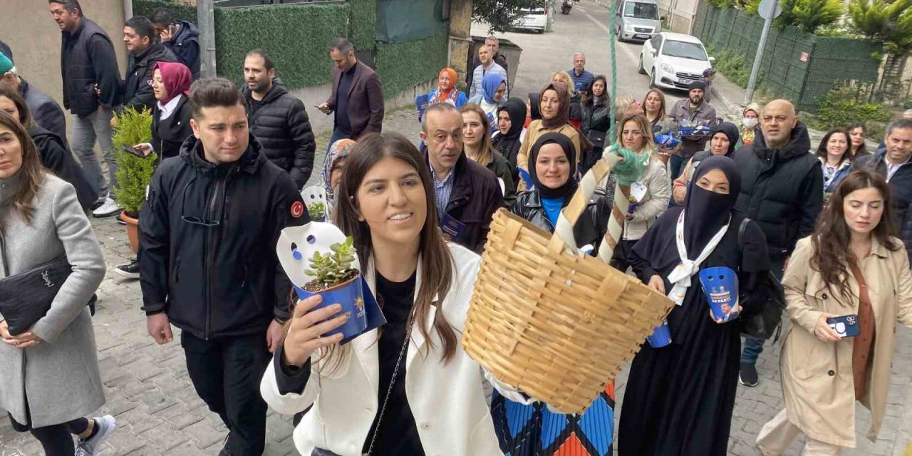 AK Partili aday Ayaydın, Eyüpsultan’da sevgi yürüyüşüne katıldı