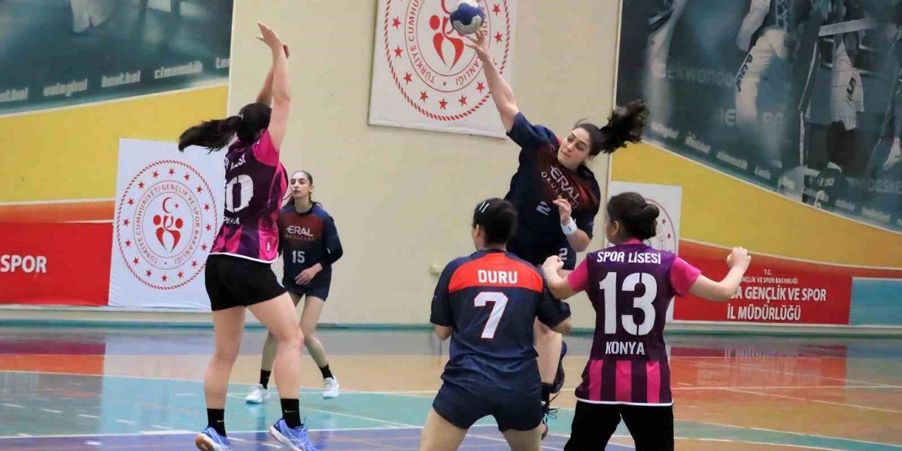 Manisa’da yapılan ’Okul Sporları Hentbol Gençler Yarı Final Müsabakaları’ tamamlandı