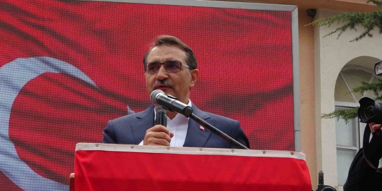 Bakan Dönmez: "Trabzon’a, Rize’ye giderler milliyetçi kesilirler. Diyarbakır’a giderler özerklik getireceğiz derler"