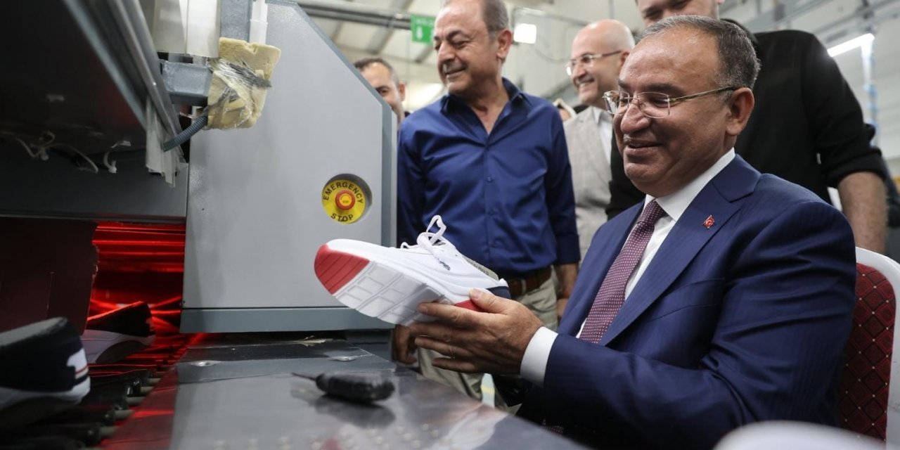 Bakan Bozdağ Şanlıurfa’da işçilerle bir araya geldi