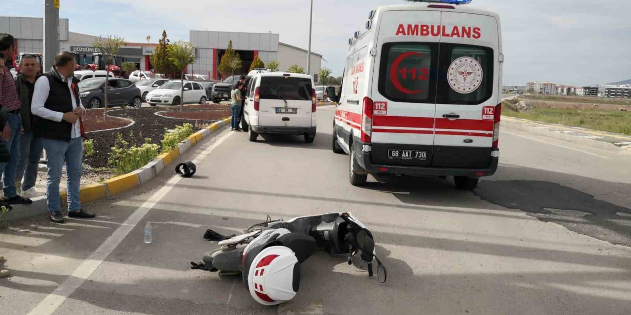 Aksaray - Konya yolunda ticari araç elektrikli motosiklete çarptı! 1 yaralı