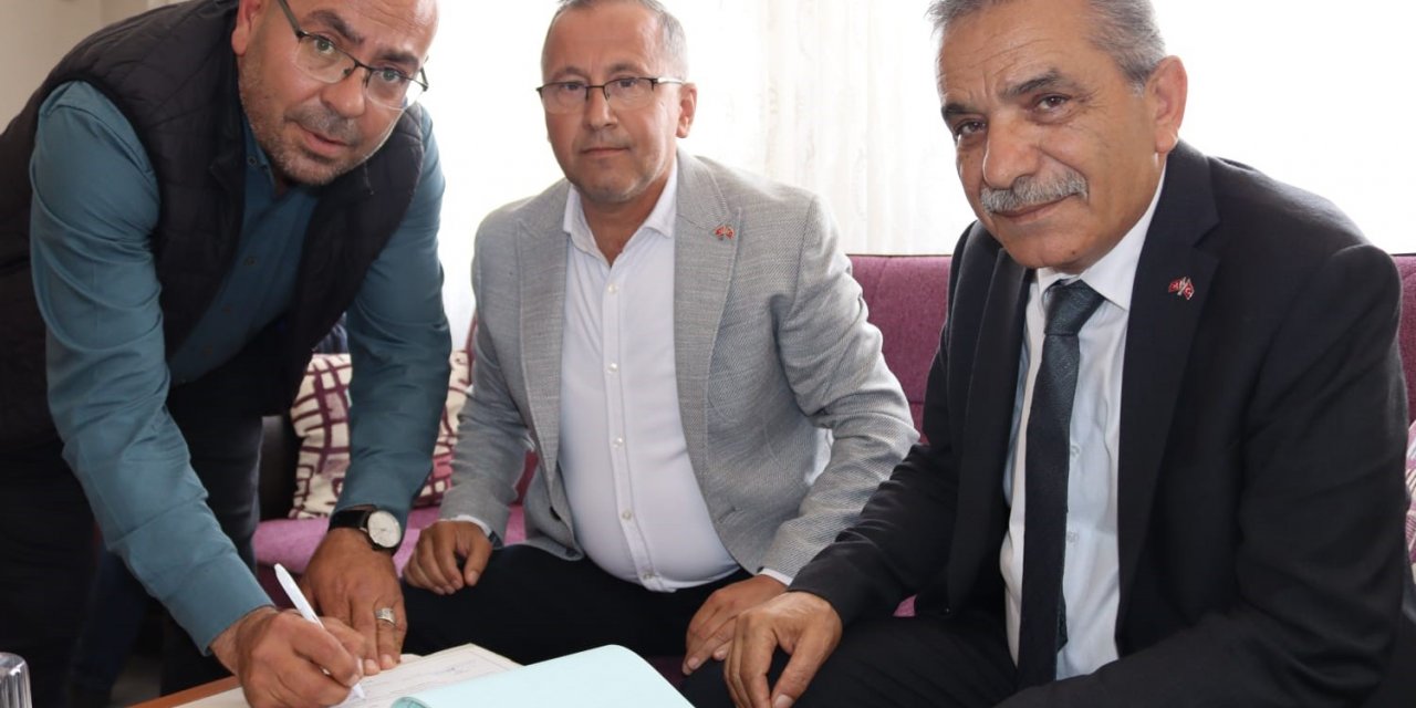 CHP’den istifa eden muhtar MHP’ye katıldı