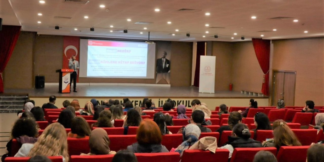 “Diyalekt" ile İngilizce Düzce’de her yerde