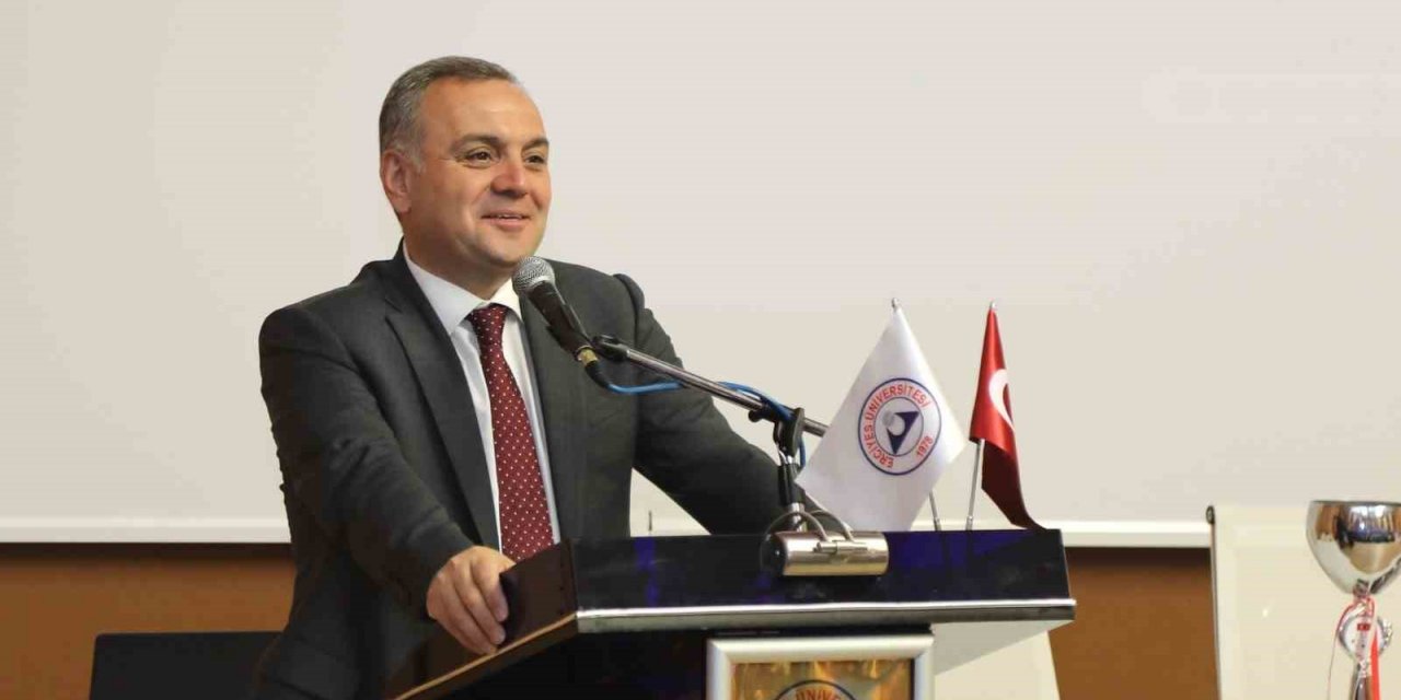 ERÜ’de Başarılı Sporcular Ödüllendirildi