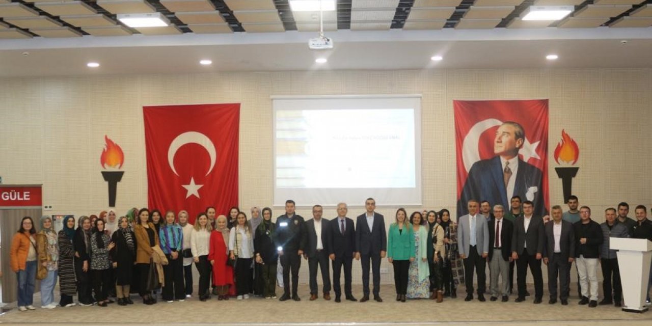 Domaniç’te kurum amirleri ve öğretmenlere, “Diksiyon ve etkili konuşma" konulu seminer