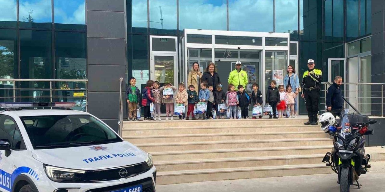 Tekirdağ’da anaokulu öğrencilerine trafik eğitimi verildi