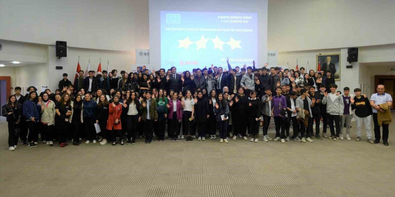 Bursalı Gençler, Avrupa Günü’nde eğitim imkânlarını keşfetti