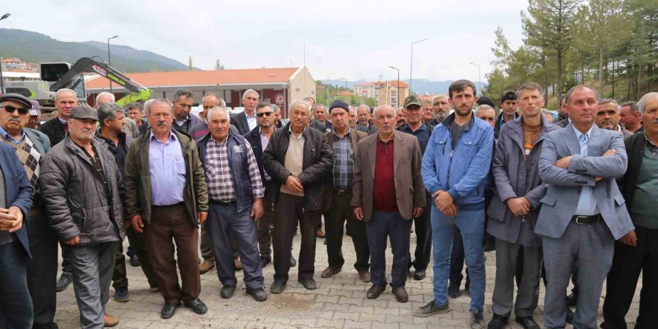 Denizli Büyükşehirden Çamelili çiftçilere destek