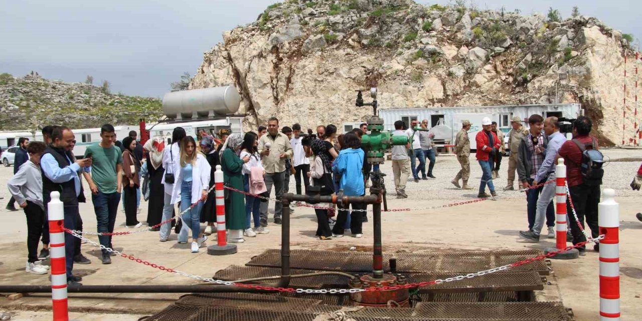 Öğrenciler Gabar Dağı petrol sahasına çıkartma yaptı