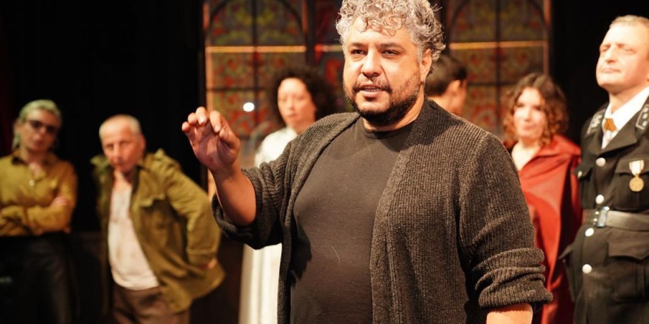 Ayvalık Belediye Tiyatrosu iki ödül birden kazandı