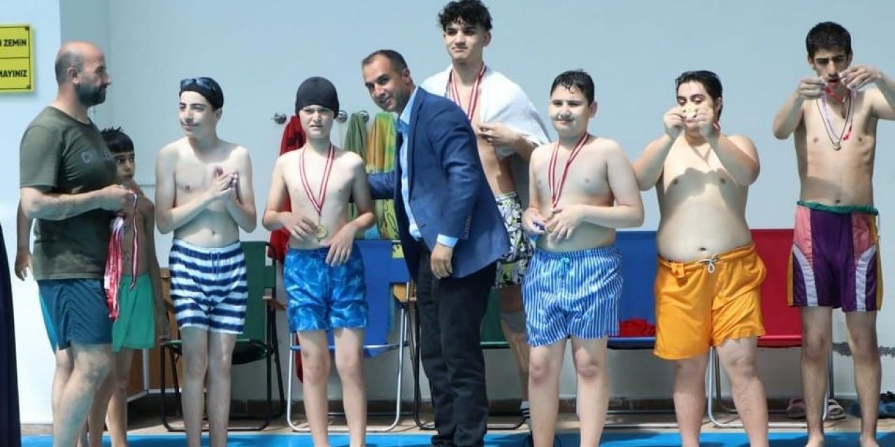 Diyarbakır’da Engelliler Haftasın’da yüzme yarışması düzenlendi