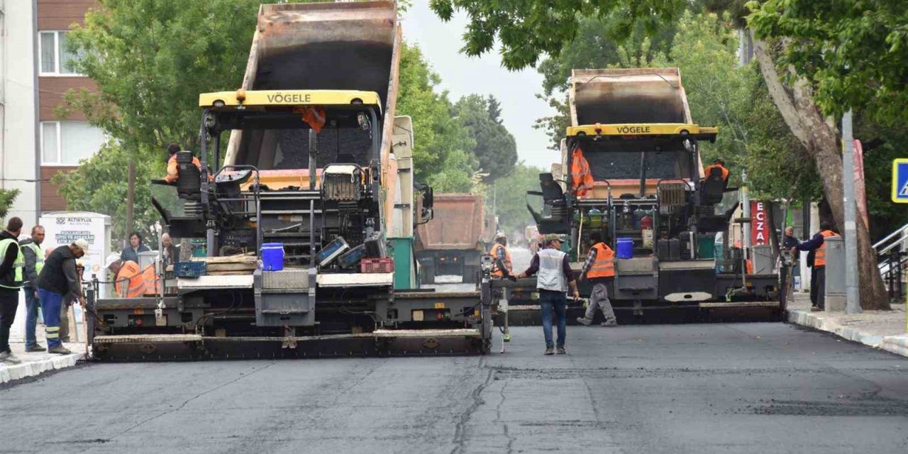 Balıkesir Büyükşehir, deforme olan caddeleri yeniliyor