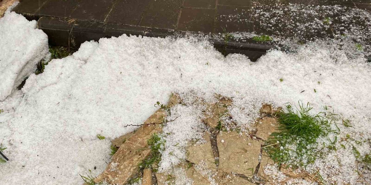 Malatya’da ceviz büyüklüğünde dolu yağdı